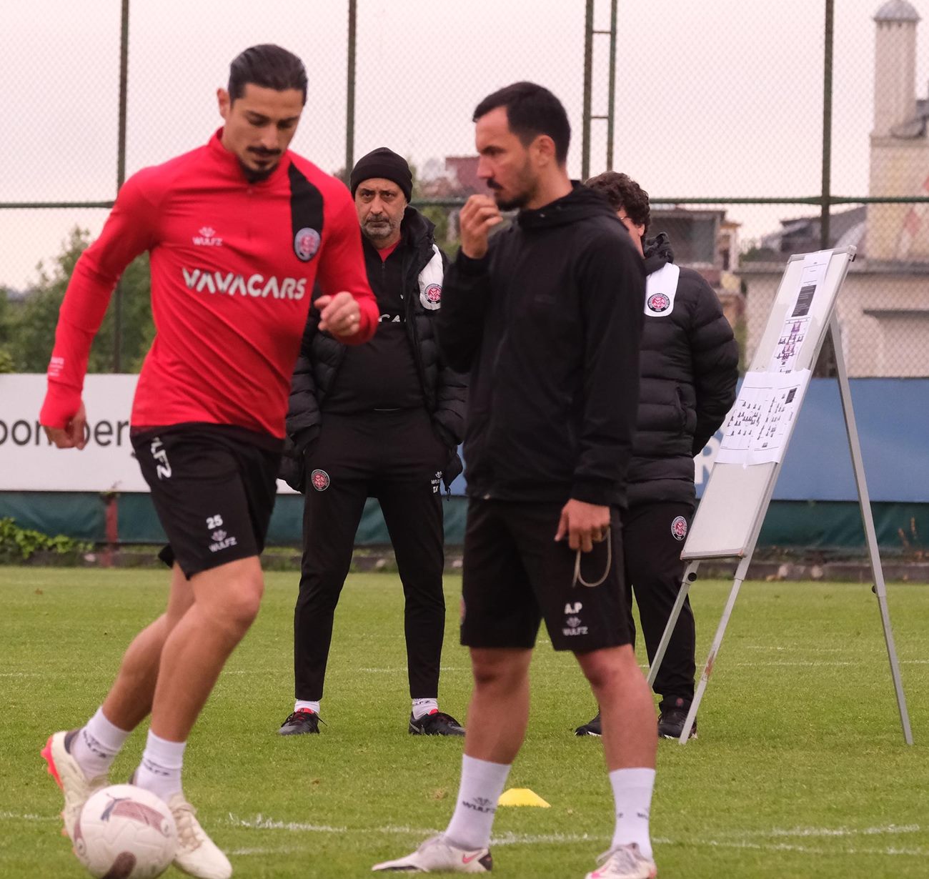 Fatih Karagümrük antrenmanında sahada