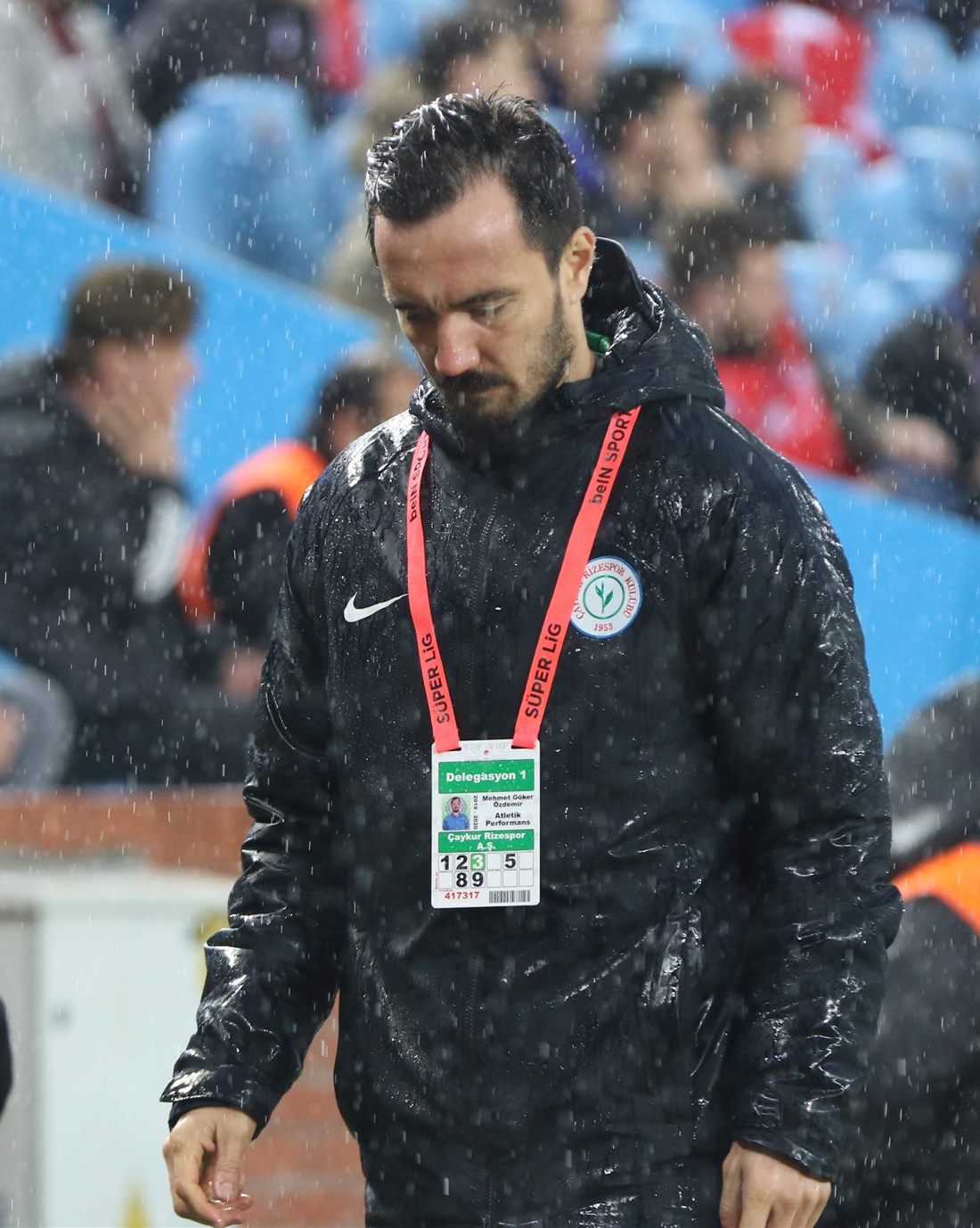 Çaykur Rizespor maçında yağmur altında